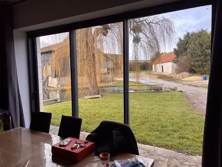 tres belle maison dans les champs