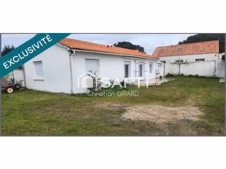 a l'epine  je vous invite à visiter cette maison de 85 m2 environ  dans une propriété de 5