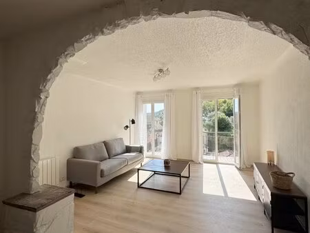 deux pièces de 46m² avec balcon de 4m²