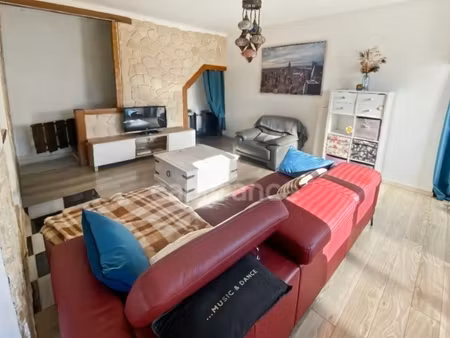 une maison de ville rénovée  avec extérieur intime
