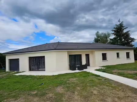 maison récente de plain pied 165 m² saint remy en rollat