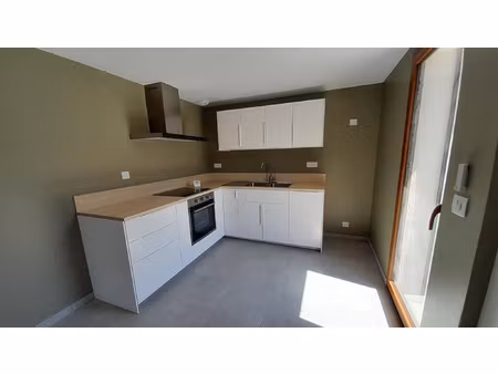 draillant - maison de village entièrement rénovée