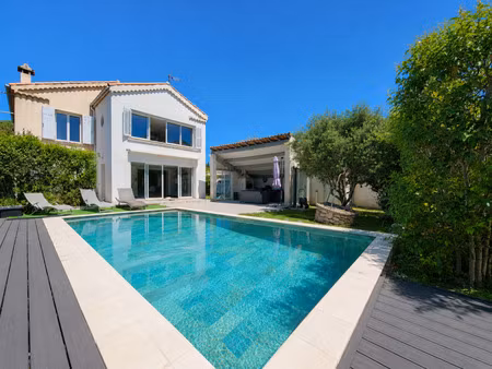villa familiale 5 pieces avec piscine & dépendance indépendante 3 pieces
