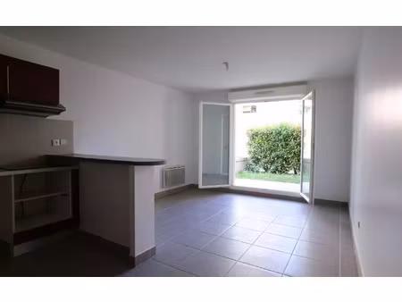 location appartement  60.4 m² t-3 à arcueil  1 330 €