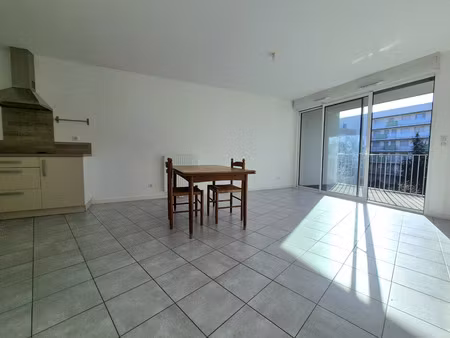 t3 avec terrasse - résidence services seniors - île de nantes