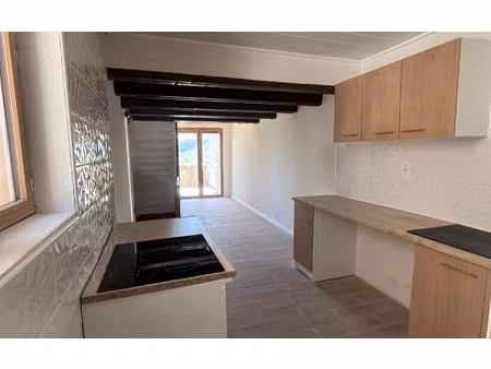 location appartement  m² t-2 à gréoux-les-bains  650 €