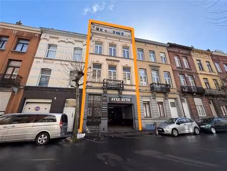 immeuble composé de 3 appartements