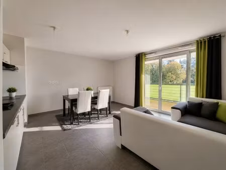 appartement t3 traversant avec grande terrasse