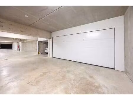 vente garage et parking à saint-malo (35400) : à vendre / 30m² saint-malo