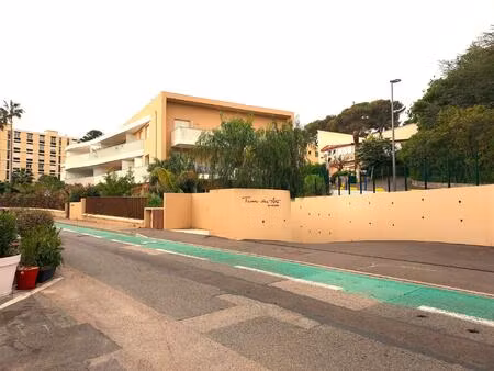 garage sécurisé dans résidence récente