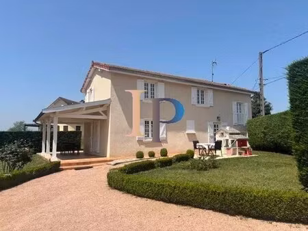 2 mn charlieu- maison renovee