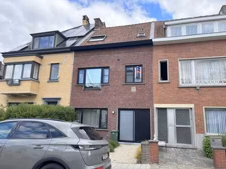 gezinswoning in rustige wijk  nabij gent centrum