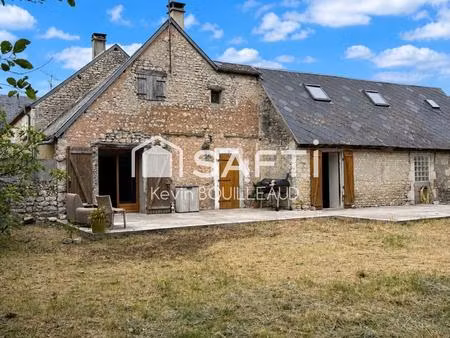 maison ancienne de 104m2 avec piscine et charme.