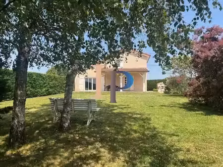 2 mn charlieu- maison renovee