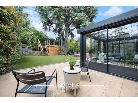 maison familiale rénovée avec véranda  jardin et prestations