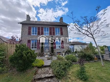 maison de charme avec jardin arboré et vue dégagée