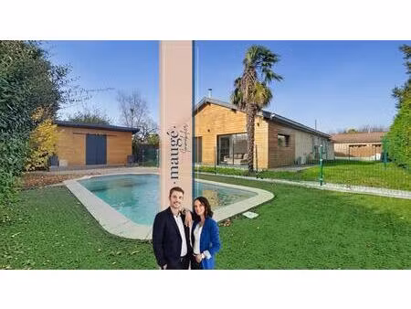 maison - plain-pied - 4 chambres - buanderie - grande cour - piscine - pool-house - proche