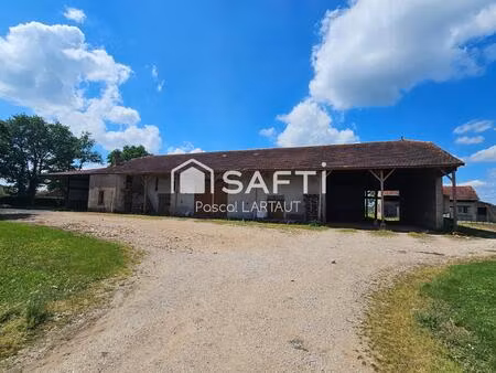 grands bâtiments + hangars sur 2 4 ha de terrain