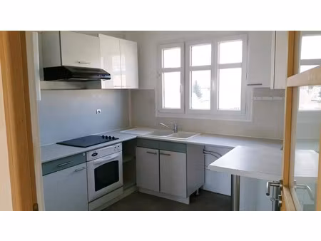 location appartement 4 pièces 82 m² à draguignan (83300)  870 €