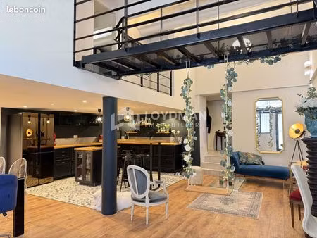 loft/atelier/surface 4 pièces 107 m²
