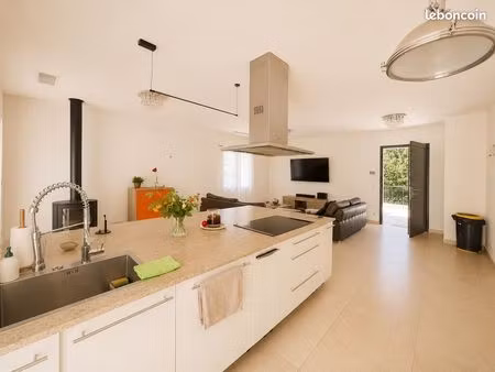 propriété 8 pièces 330 m²