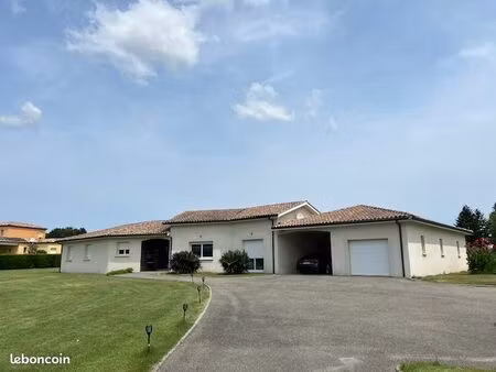 maison plain-pied 170 m² – terrain 8000 m² – piscine – calme absolu