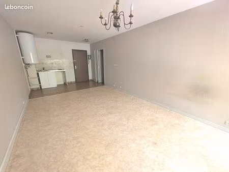 studio 1 pièce 27 m²