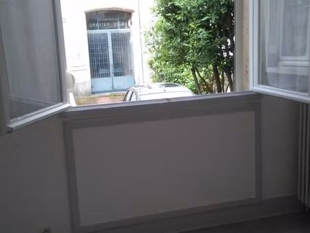 angers centre t2 de 45 m² libre