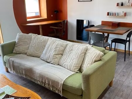 beau t2 meublé (avec services et assistance possible)