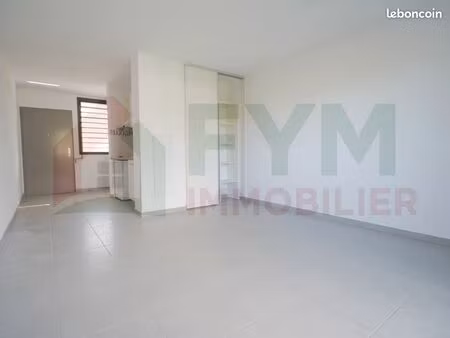 studio 1 pièce 28 m²