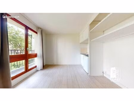 studio 1 pièce 28 m²