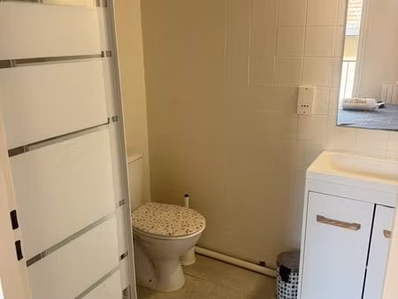 charmant studio meuble dans petite rue quartier fontaine cours sextius