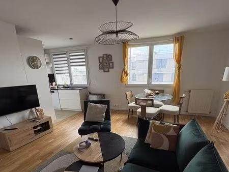chambre 4 pièces 84 m²