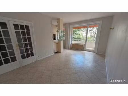 appartement t2 rénové 43m² avec cave quartier ainay