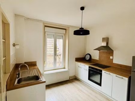 particulier loue t3 renové centre ville