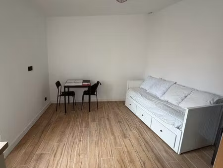studio 18m2 rénové centre aubagne