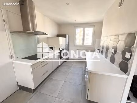 appartement 3 pièces 52.65m² à louer 700 - bourg les valence 26500