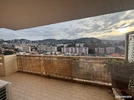 2 pieces terrasse parking