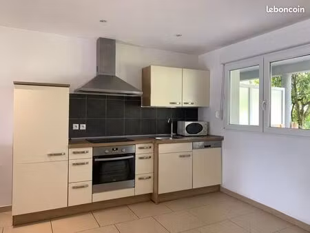 belle maison à louer avec cuisine équipée et jardin