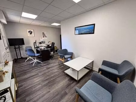 location bureaux et commerces à caen (14000) : à louer / 85m² caen