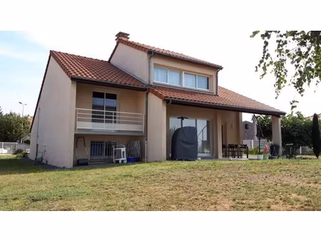 location maison 5 pièces 165 m² à ennezat (63720)  1 350 €
