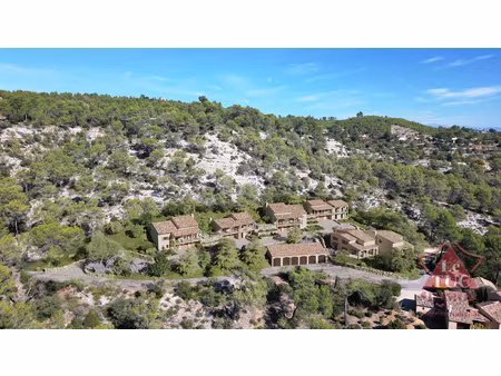 a vendre en pays de verdon belle villa avec accès privé au l
