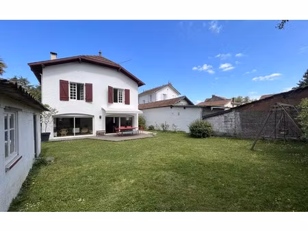 maison pau m² t-6 à vendre  684 000 €