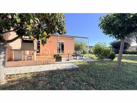 maison quatres faces avec grand terrain et garage