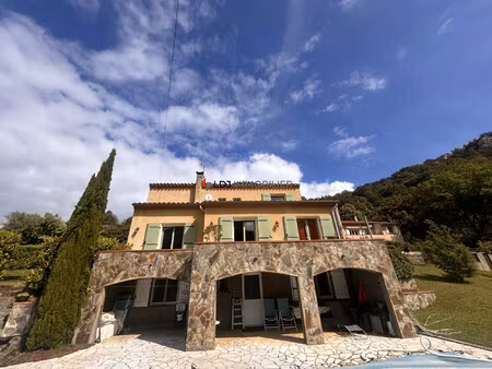 villa d'architecte avec piscine  studio indépendant et vue d?