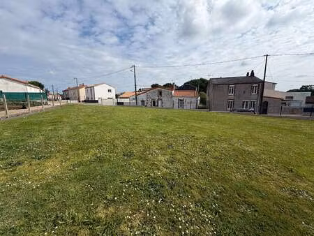 vente terrain à saint-andré-de-la-marche (49450) : à vendre / 595m² saint-andré-de-la-marc