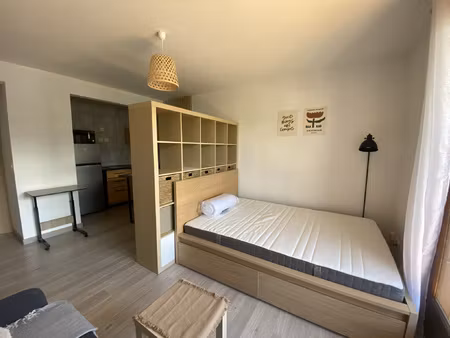 chambery hôpital  joli t1 meublé avec balcon