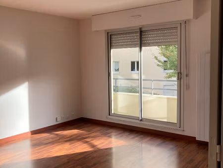 appartement courbevoie / 2 pièces 43 m² / balcon et parking