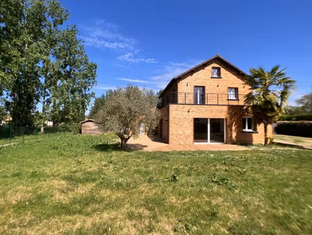 maison contemporaine de 210 m2 habitables environ en vallée