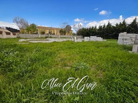 proche carcassonne -terrain constructible viabilisé de 689 m²